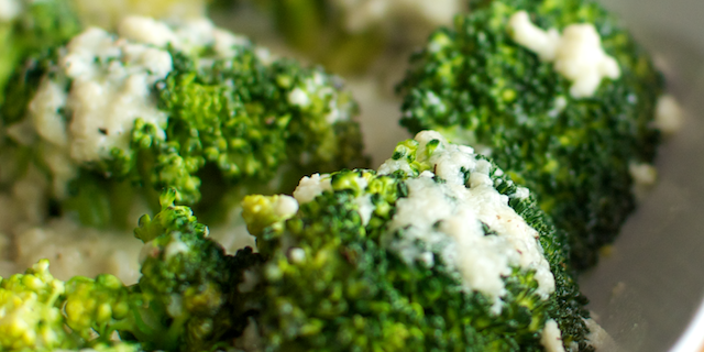 Broccoli cu sos Roquefort